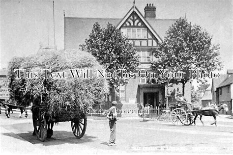 HF 2469 - Old Cross & Library, Hertfordshire – JB Archive