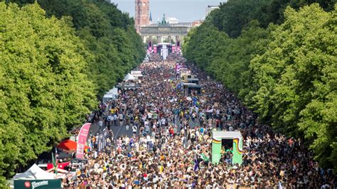 150 000 People March For LGBTQ Rights In Berlin CTV News