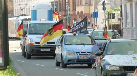 SR de Rund 100 Teilnehmer bei Fahrzeug Demo für den Mittelstand in