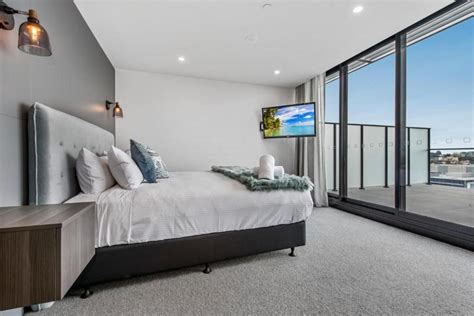 luxury penthouse  astonishing bay  city views melbourne