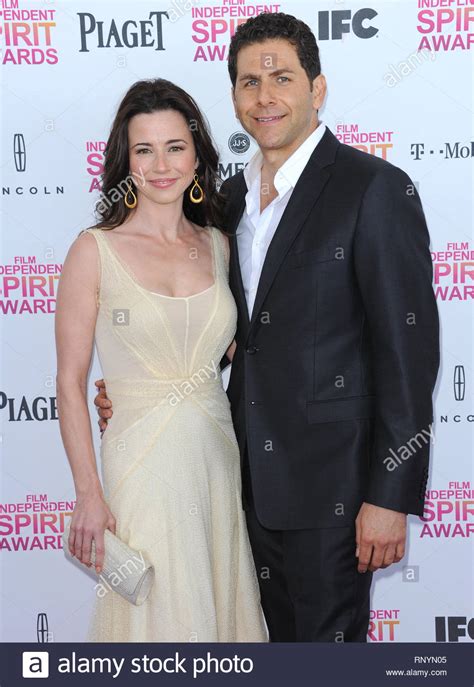 Linda Cardellini And Steve Rodriguez Stock Photos & Linda Cardellini ...