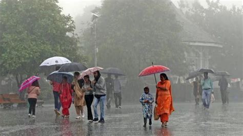 Kerala Rain Alert Heavy Rain In Middle Kerala Yellow Alert For 9