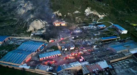 Un Muerto Y Una Treintena De Heridos Por Explosi N De F Brica De