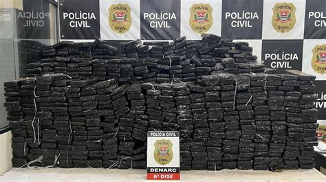 Polícia Civil apreende quase uma tonelada de maconha escondida em