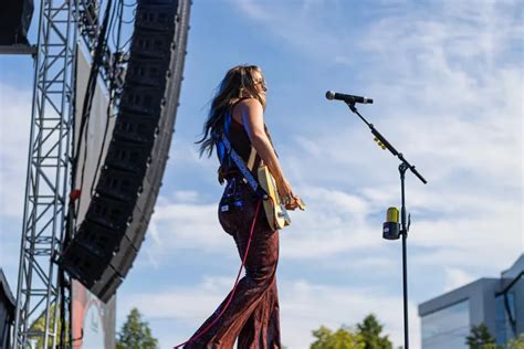 50 Lainey Wilson Bikini Pictures Hot Sexy Livinlavidalowcarb