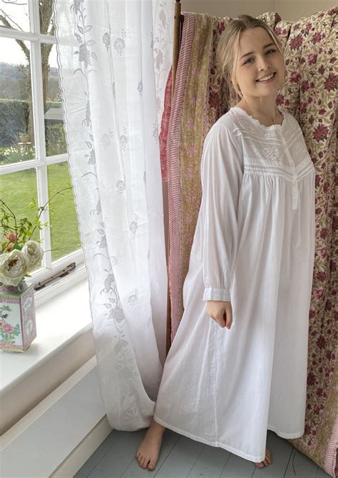 Mary Nightie Long Sleeved English Rose Linens