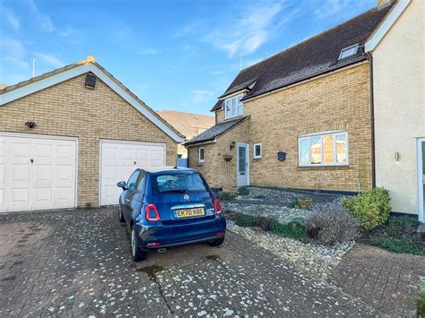 Mill Park Drive Braintree Cm7 3 Bed Semi Detached House For Sale £