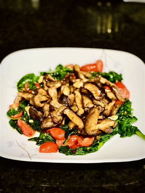 Sautéed Spinach-Mushroom Salad – Mellow Masala