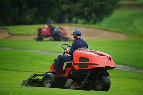 Benefits of Golf Course Maintenance Jobs – International Golf Maintenance