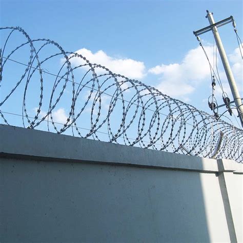 Galvanized Concertina Razor Wire 450mm Diameter Factory Price