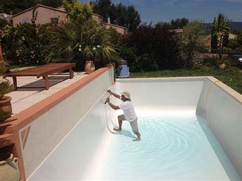 coulage béton et mise en eau de piscine Desjoyaux JCE Piscines