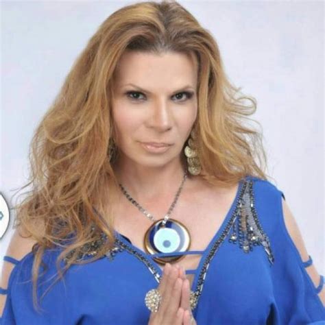 Mhoni Vidente causa sensación al mostrar sus atributos en bikini