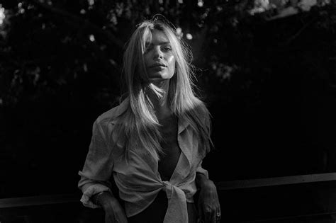 Emily Ratajkowski Became A Sexy Blonde Pics Video The Fappening