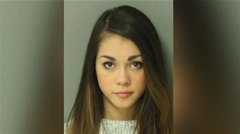 'Cute Mugshot Girl' wins the love of the Internet - ABC7 Chicago