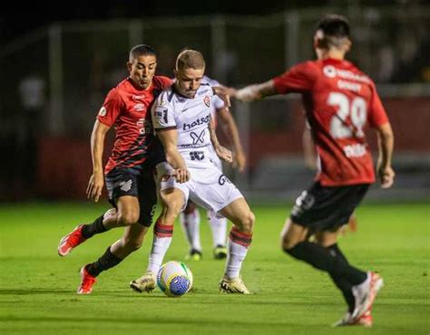 Athletico x Vitória quem joga e os destaques dos times em confronto