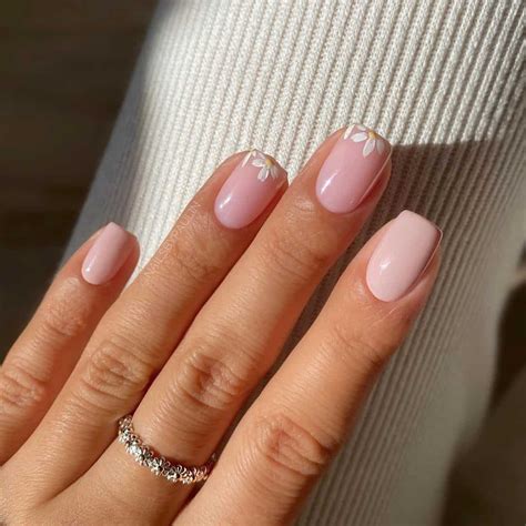 El Secreto de la Elegancia en las Uñas Descubre la Magia del Color Nude con estas ideas Mujer