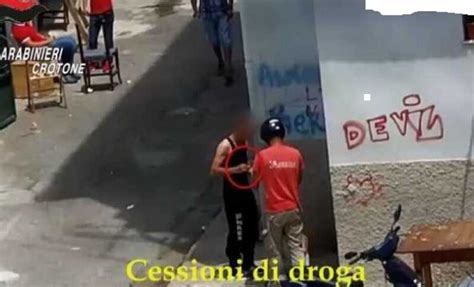 Crotone spaccio di droga al rione Fondo Gesù Unassoluzione e dieci