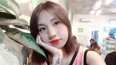 Cư dân mạng phát sốt với nữ cầu thủ hot girl của đội tuyển U19 Việt Nam đã xinh lại còn đá bóng