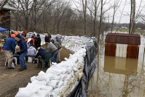 Widespread Flooding In Us Midwest Forces Evacuation Of Hundreds