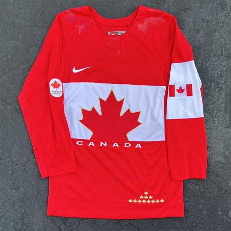 canada hockey nike jersey -size xs -19 pit. 31... - Depop