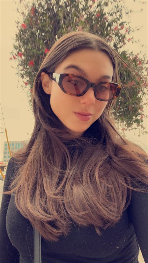 KIRA KOSARIN – Instagram Photos 05/31/22023 – HawtCelebs