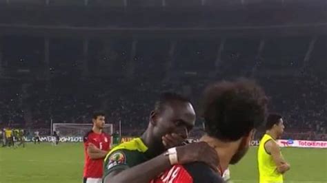 Sadio Mane Consoles A Tearful Liverpool Teammate Mohamed Salah After Senegal Beat Egypt In Afcon