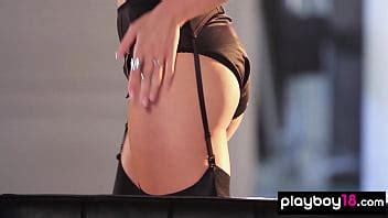 La Glamorosa Rubia Sascha Aleksander Se Quita Su Lencer A Negra M S Sexy Xvideos