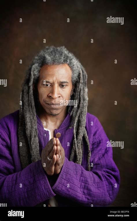 Mann Mit Dreadlocks Stockfotos Und Bilder Kaufen Alamy