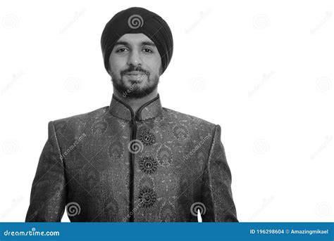 Joven Y Guapo Hombre Indio Sikh Con Ropa Tradicional Foto De Archivo