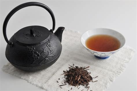 What is the Difference Between Hojicha and Chinese Tea?