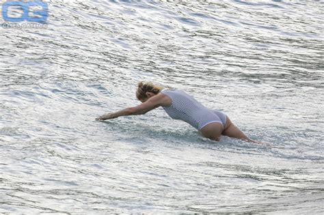 Uma Thurman Nude Pictures Photos Playboy Naked Topless Fappening