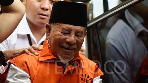 Jaksa KPK Tuntut Mantan Gubernur Maluku Utara Abdul Gani Kasuba 9 Tahun