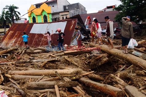 Foto Ratusan Rumah Hancur Orang Meninggal Dan Puluhan Hilang