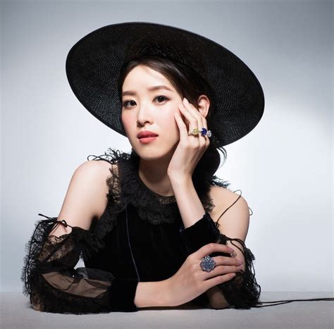 Hôn nhân sóng gió của hot girl trà sữa kết hôn với tỷ phú hơn 19 tuổi Báo Dân trí