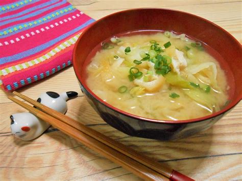 簡単！！キャベツと油揚げの味噌汁の作り方 元洋食屋コック 赤いライジングスターのおいしいご飯の作り方