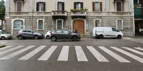 Milano Al Volante Ubriaco Investe Una Ragazza E La Trascina Sotto La