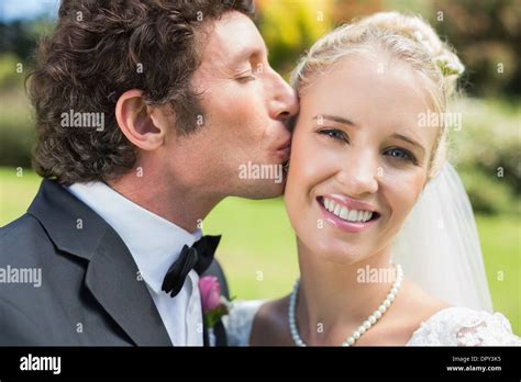 Groom Kissing Pretty Blonde Wife Hi Res Stock Photography And Images Alamy