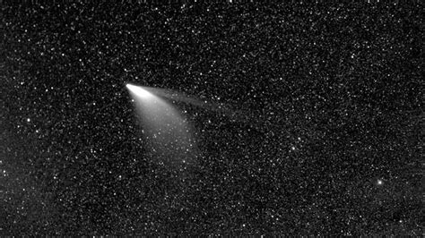 Light Show Newly Discovered Comet Streaking Past Earth Providing