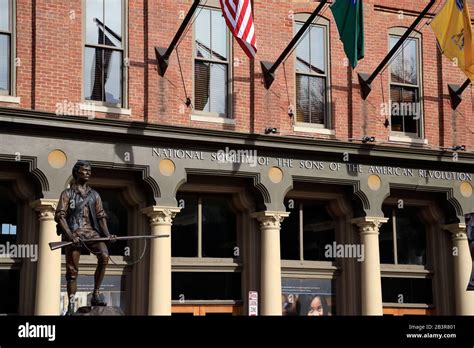 Sons Of Liberty 1775 Minuteman Statue By James Muir Display In Front Of