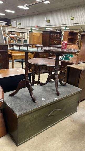 Trunk Tables Dixon S Auction At Crumpton