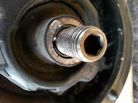 Опорный подшипник передней стойки: описание, характеристики и замена