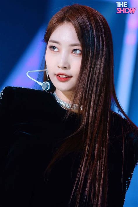 EVERGLOW 에버글로우 에 있는 gay nerd III님의 핀 스케치