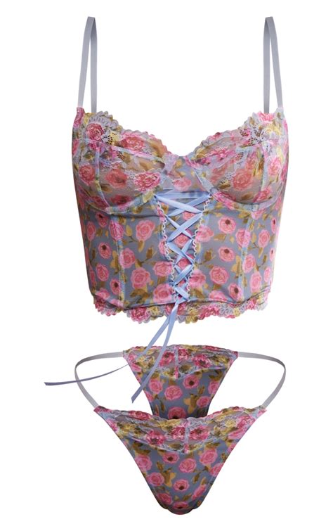 Ensemble de lingerie bleu en dentelle fleurie à corset armatures PrettyLittleThing FR