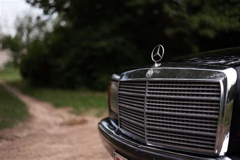 Mercedes Benz Silver Emblem · Free Stock Photo