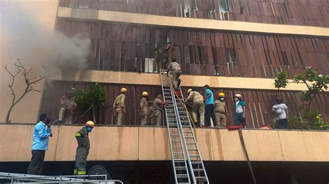 Lucknow Hotel Fire Fire In Hotel Levana At Hazratganj Rescue Operation