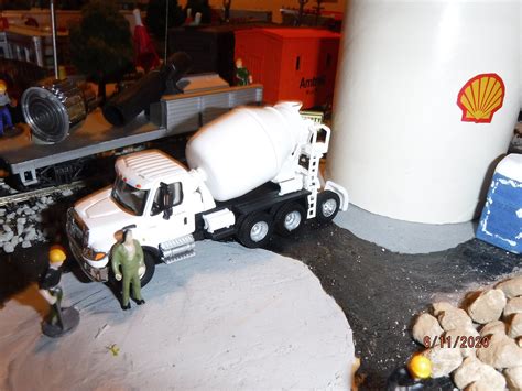 International 7600 3 Axle White Cement Mixer Ho Scale Model Ra