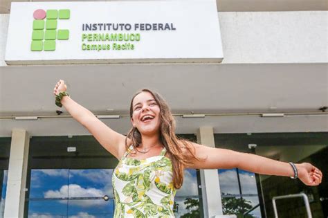 Primeira colocada no vestibular 2020 1 do IFPE estudante de 14 anos só