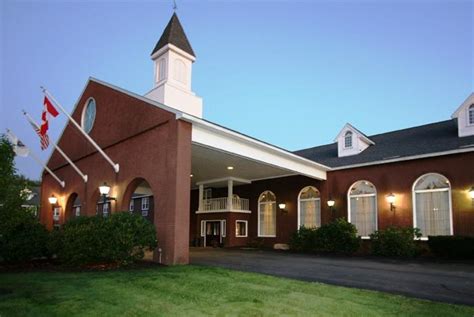 Colonial Hotel Gardner - Compare Deals