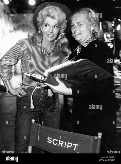 Donna douglas as ‘elly may clampett’ hi-res stock photography and ...