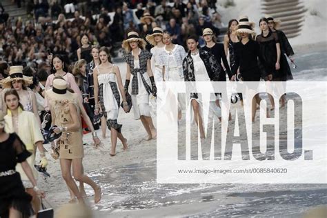 Chanel By The Sea Ss19 Women S Wear Paris Fashion Week Kaia